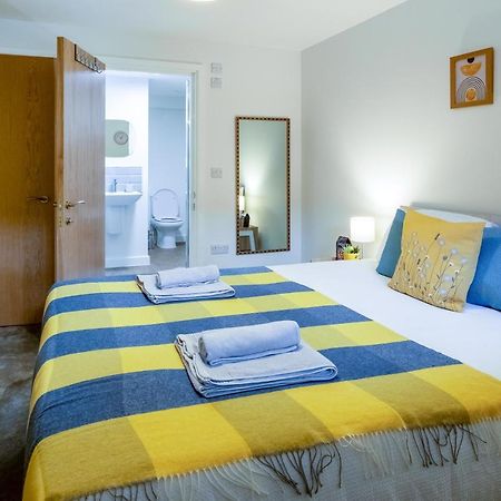 Luton Modern Serviced Accommodation For Contractors, Relocators, Professionals, Tourists And Students - Akugi Homes Екстер'єр фото