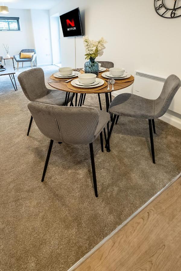 Luton Modern Serviced Accommodation For Contractors, Relocators, Professionals, Tourists And Students - Akugi Homes Екстер'єр фото
