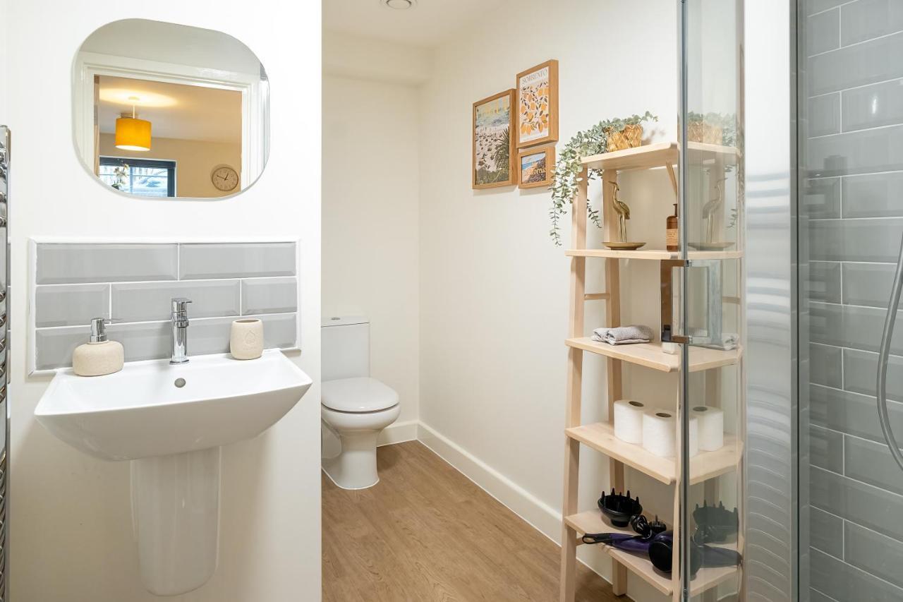 Luton Modern Serviced Accommodation For Contractors, Relocators, Professionals, Tourists And Students - Akugi Homes Екстер'єр фото