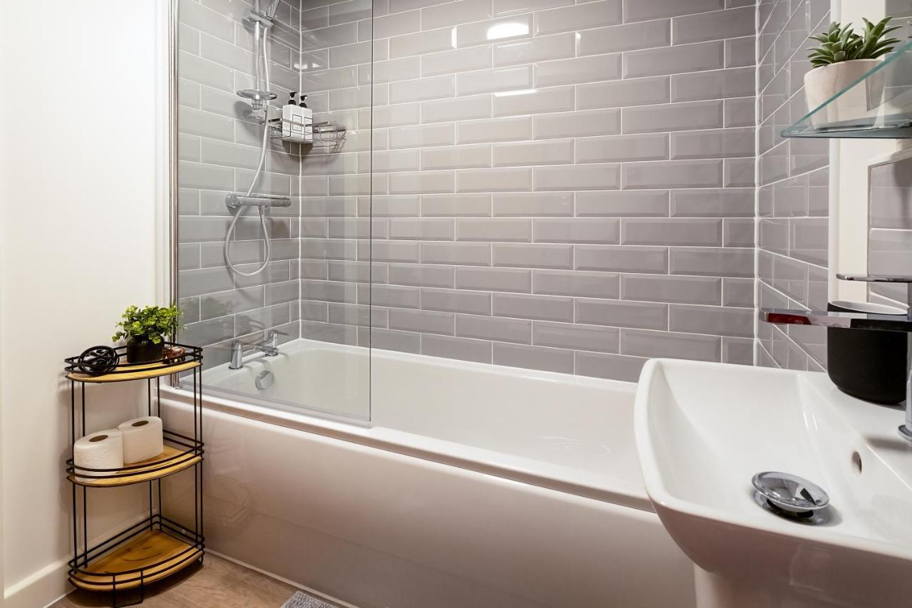 Luton Modern Serviced Accommodation For Contractors, Relocators, Professionals, Tourists And Students - Akugi Homes Екстер'єр фото