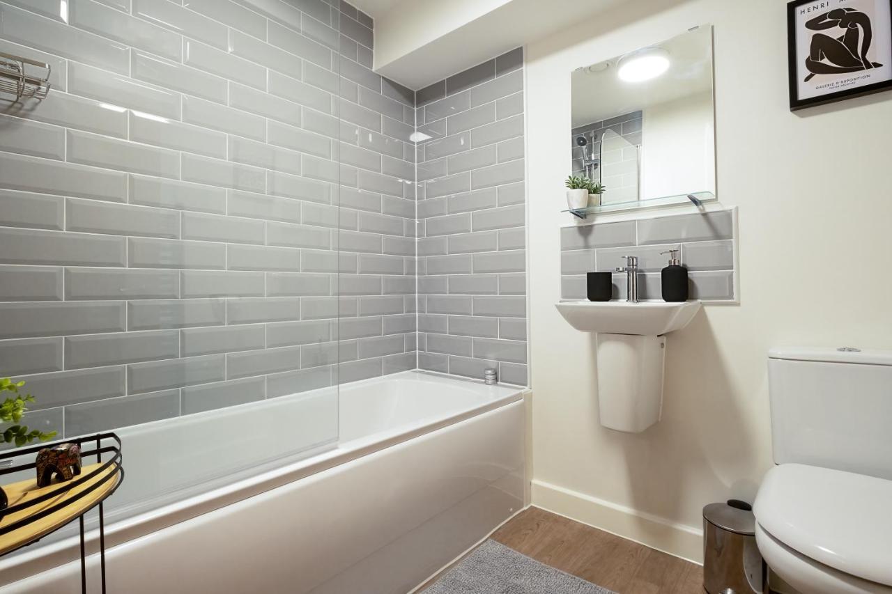 Luton Modern Serviced Accommodation For Contractors, Relocators, Professionals, Tourists And Students - Akugi Homes Екстер'єр фото