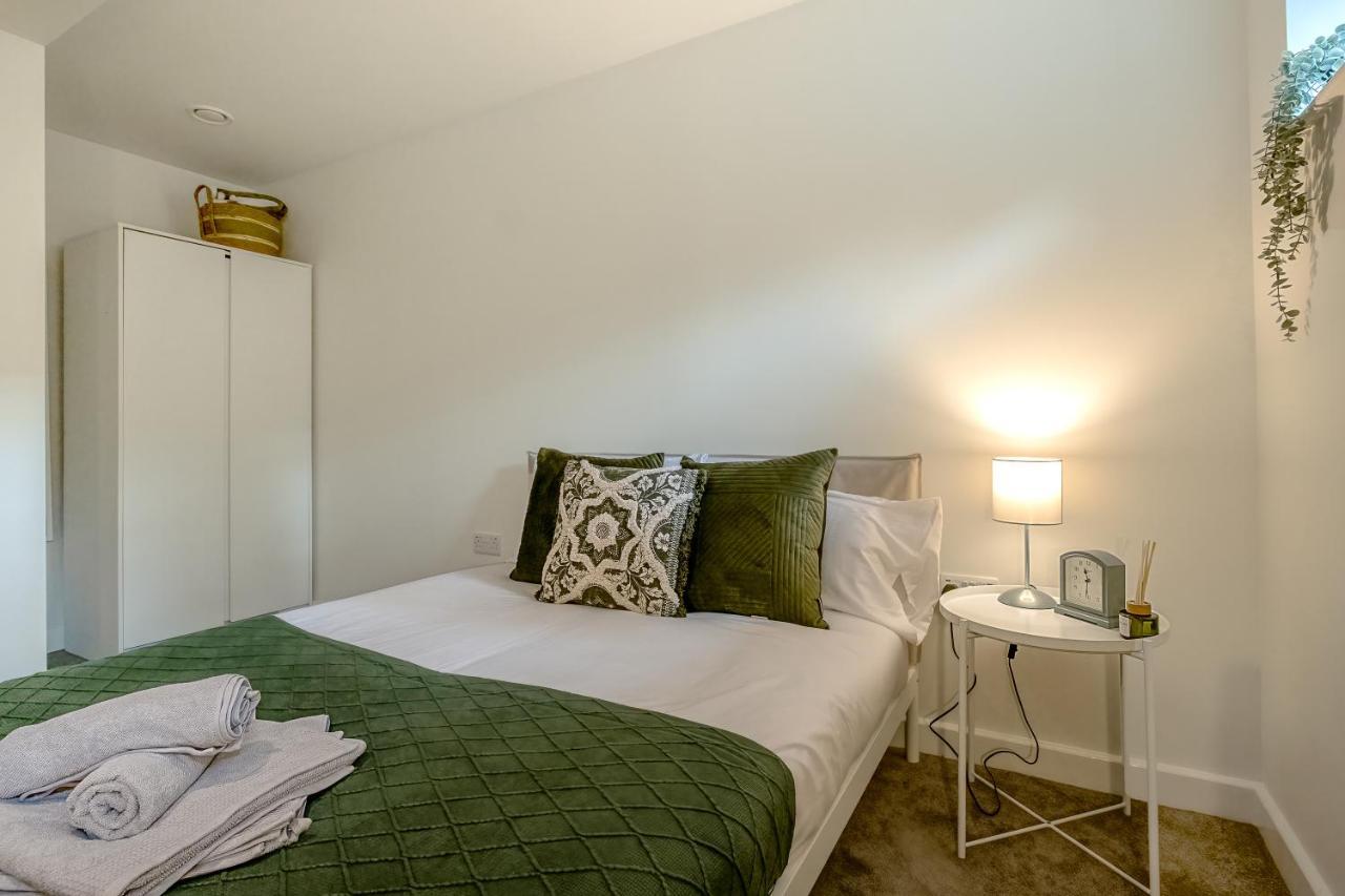 Luton Modern Serviced Accommodation For Contractors, Relocators, Professionals, Tourists And Students - Akugi Homes Екстер'єр фото