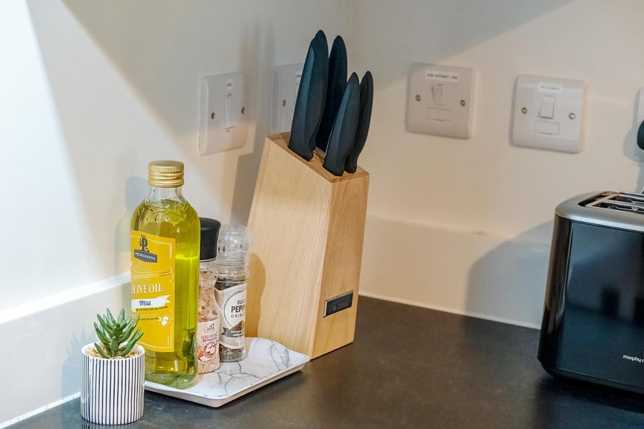 Luton Modern Serviced Accommodation For Contractors, Relocators, Professionals, Tourists And Students - Akugi Homes Екстер'єр фото