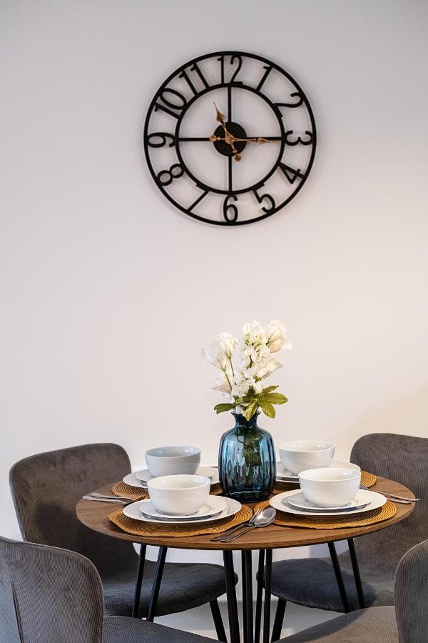 Luton Modern Serviced Accommodation For Contractors, Relocators, Professionals, Tourists And Students - Akugi Homes Екстер'єр фото